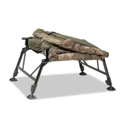 Kevin Nash Group PLC Nash Indulgence 4 Leg Junior Sleep System Camo Kinder-Angelliege| Angelliegen & Karpfenliegen|Weiteres Karpfen Zubehör